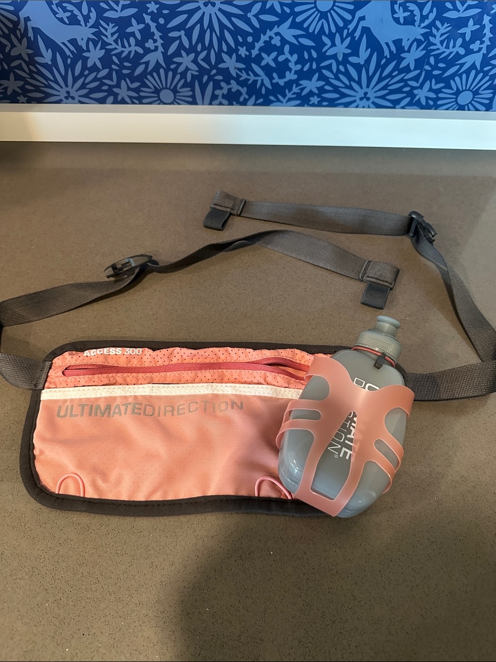 ULTIMATEDIRECTION Pink Running Waist Pack with Bottle